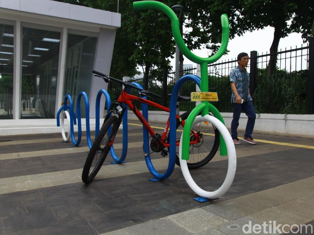 PSBB Transisi DKI: Kantor, Mal hingga Terminal Harus Sediakan Parkir Sepeda PSBB Transisi DKI: Kantor, Mal hingga Terminal Harus Sediakan Parkir Sepeda