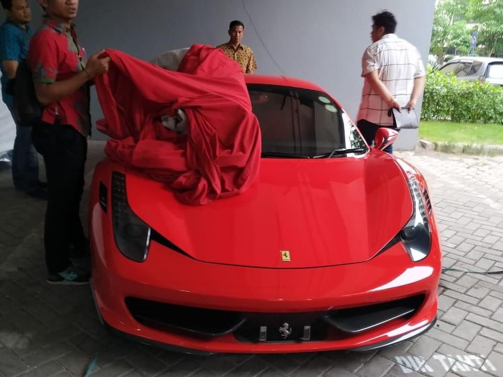 8 Mobil Mewah Ferrari Hingga McLaren Disita Polda Jatim 8 Mobil Mewah Ferrari Hingga McLaren Disita Polda Jatim