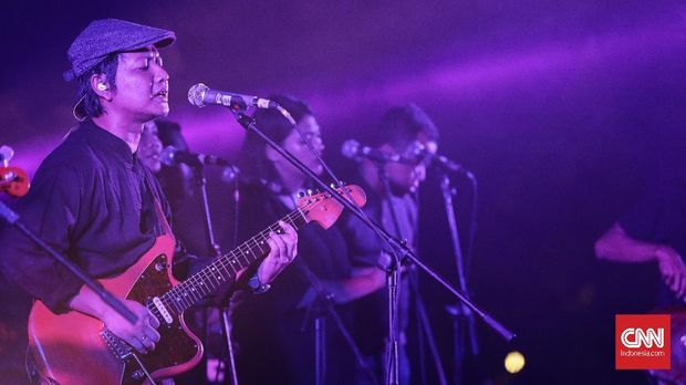 Penampilan grup band Efek Rumah Kaca dalam konser Joyland. Jakarta, Minggu, 9 Desember 2019. CNNIndonesia/Adhi Wicaksono.