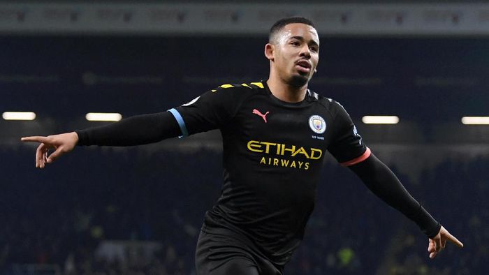 Gabriel Jesus BURNLEY, ENGLAND - DECEMBER 03: Gabriel Jesus of Manchester City scores his teams first goal during the Premier League match between Burnley FC and Manchester City at Turf Moor on December 03, 2019 in Burnley, United Kingdom. (Photo by Stu Forster/Getty Images)