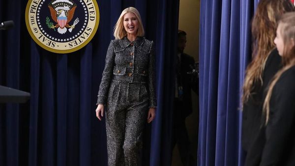 Lagi Hangat Pemakzulan Trump, Ivanka Modis Pakai Baju Rp 56 Juta