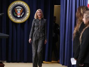 Lagi Hangat Pemakzulan Trump, Ivanka Modis Pakai Baju Rp 56 Juta