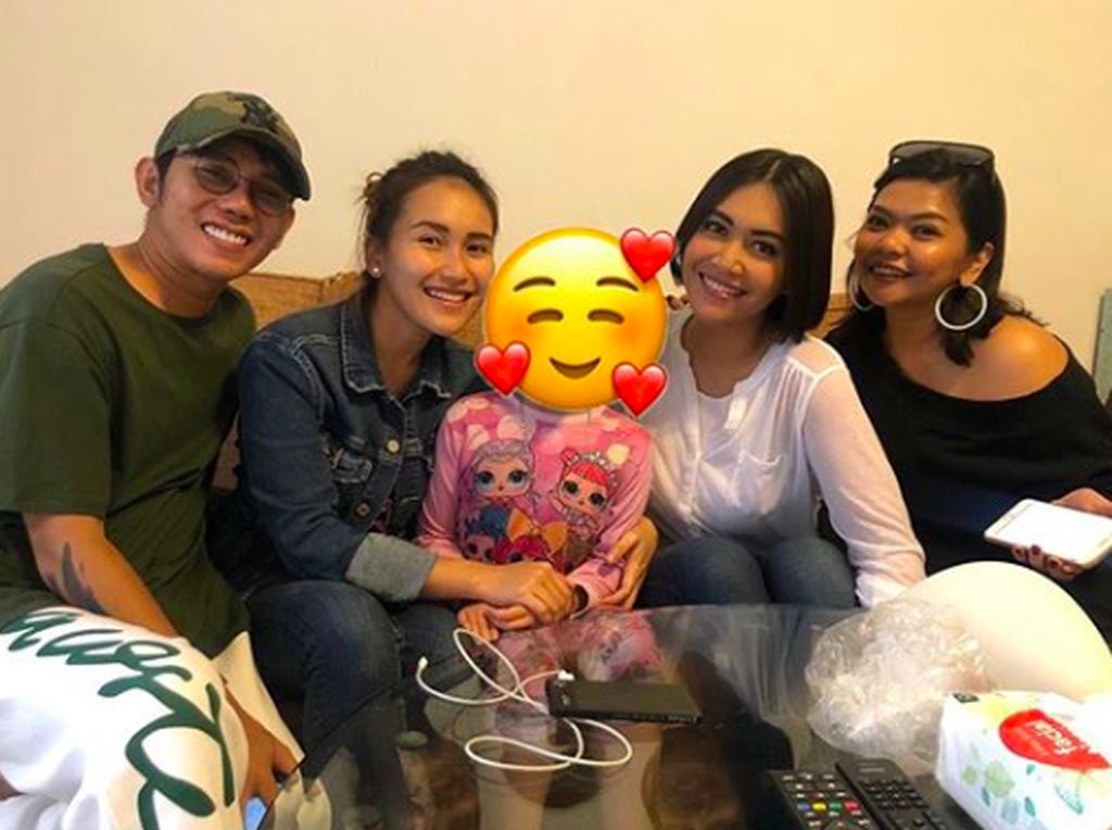 Shakira Video Call Ingin Bertemu, Ayu Ting Ting Langsung Kabulkan Shakira Video Call Ingin Bertemu, Ayu Ting Ting Langsung Kabulkan