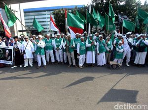 Massa FPI Geruduk Mabes Polri