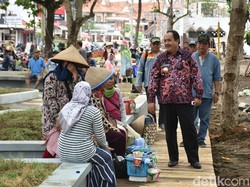 Genjot Pembangunan Wisata, Bupati Pangandaran Ngantor di Pantai