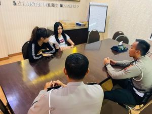 Ini Alasan 2 Wanita Seksi di Mojokerto Kendarai Motor Sambil Keramas