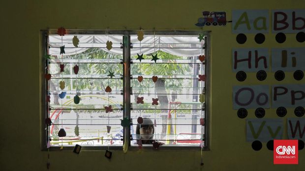 Sejumlah anak usia dini menyimak guru dan bermain di PAUD Anggrek, Jakarta, Jumat, 13 Desember 2019. CNNIndonesia/Adhi Wicaksono.