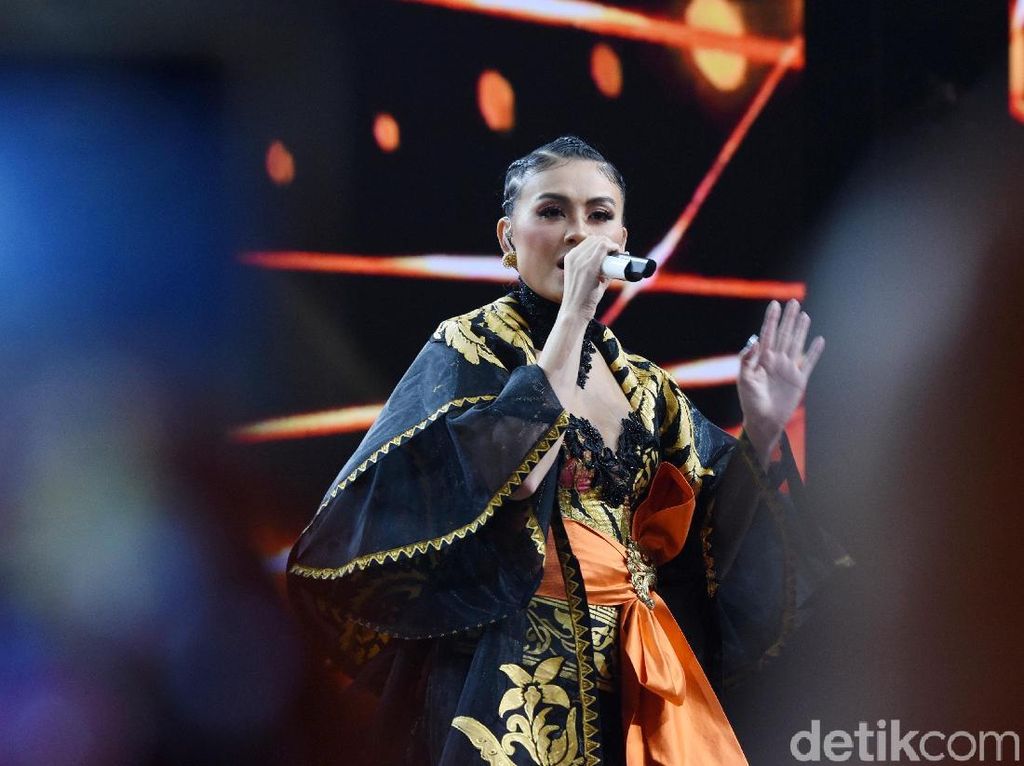 Agnez Mo Istirahat Nyanyi, Ini Sebabnya Pita Suara Bengkak Saat Flu Agnez Mo Istirahat Nyanyi, Ini Sebabnya Pita Suara Bengkak Saat Flu
