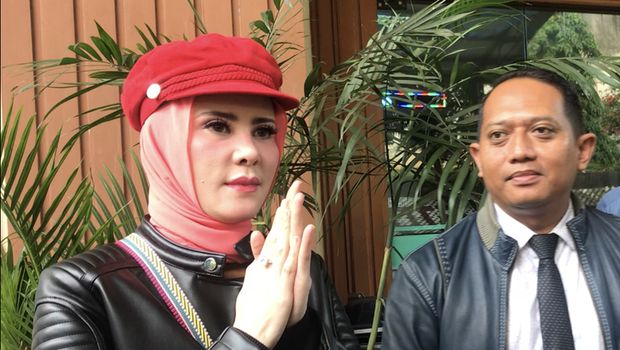 Angel Lelga dan kuasa hukumnya