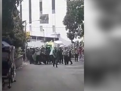 Berita Hari Ini di Jabar: 5 Polisi Dihukum, Jersey Hariono, Anak Bupati Dituntut 2 Bulan