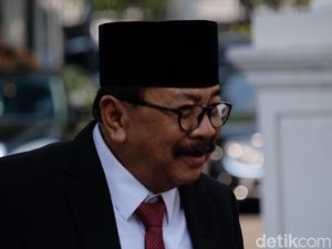 Soekarwo Minta Yuri Tak Baca Teks Saat Sampaikan Pesan ke Masyarakat Soekarwo Minta Yuri Tak Baca Teks Saat Sampaikan Pesan ke Masyarakat