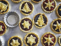 5 Toko Kue Legendaris Ini Tawarkan Kue Natal yang Autentik