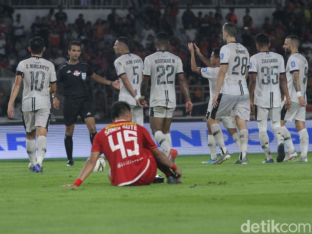 Pelatih Madura United: Beri 3 Penalti ke Persija, Wasit Pantas Masuk MURI Pelatih Madura United: Beri 3 Penalti ke Persija, Wasit Pantas Masuk MURI