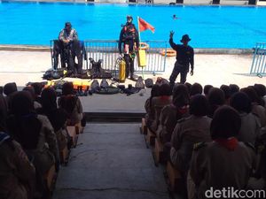 Pelatihan Bela Negara, Ratusan Anggota Pramuka Cirebon Belajar Menyelam