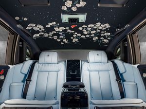 Rolls-Royce Edisi Khusus, Dalam Kabinnya Penuh Bunga