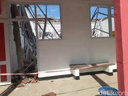 Atap SDN di Jember Ambruk Padahal Baru Selesai Direhab