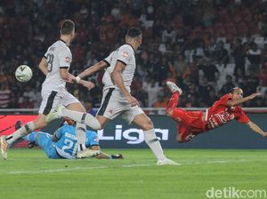 Madura United Kena Tiga Penalti, Rasiman: Laga Terburuk Dalam Hidupku