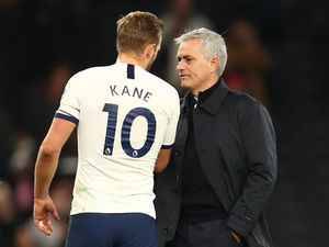 Mourinho Takkan Lepas Kane ke MU