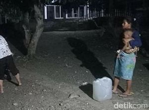 Kemarau, Warga Sumbawa NTB Angkut Air Bersih hingga Jarak 2 Km