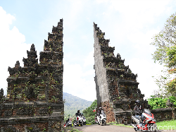 Touring Motor, Melintasi Gerbang Menuju Surga