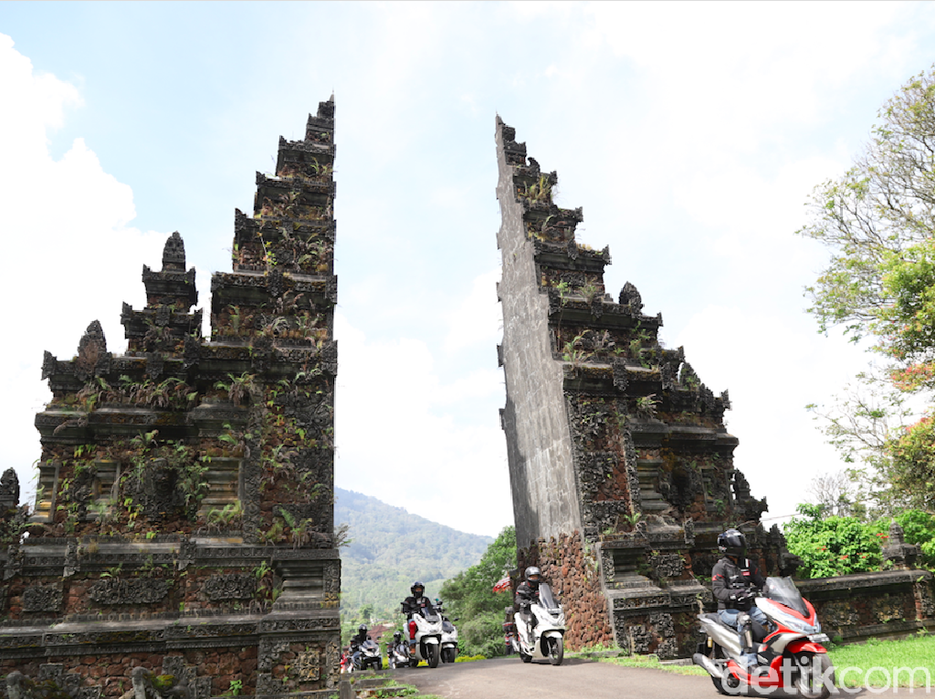 Touring Motor, Melintasi Gerbang Menuju Surga Touring Motor, Melintasi Gerbang Menuju Surga