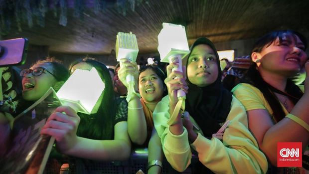 NCTzen NCTzen Antusias Sambut NCT Dream di HUT 18 Transmedia Ratusan penggemar antusias menyambut penampilan boyband NCT di perayaan HUT ke-18 Transmedia
