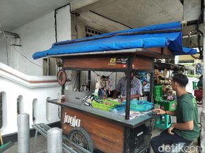 Pedagang Legowo Pegawai Setwan Dilarang Nongkrong di Angkringan Pedagang Legowo Pegawai Setwan Dilarang Nongkrong di Angkringan