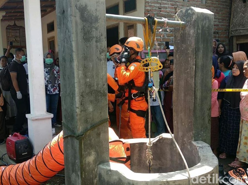 Kakek di Bondowoso Tewas Hirup Gas Beracun Saat Bersihkan Sumur Kakek di Bondowoso Tewas Hirup Gas Beracun Saat Bersihkan Sumur