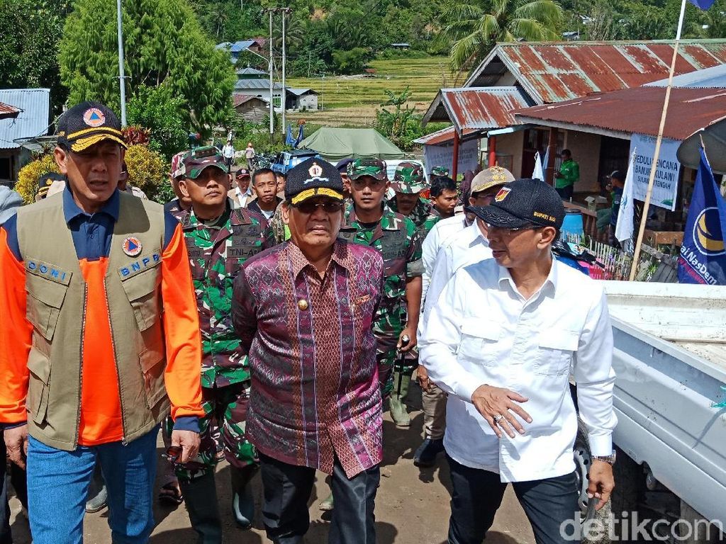 Tinjau Lokasi Banjir Bandang Sigi, Kepala BNPB Minta Setop Tebang Pohon Liar Tinjau Lokasi Banjir Bandang Sigi, Kepala BNPB Minta Setop Tebang Pohon Liar