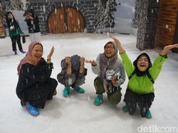 Keseruan Pengunjung Menanti HUT Transmedia di Trans Studio Cibubur