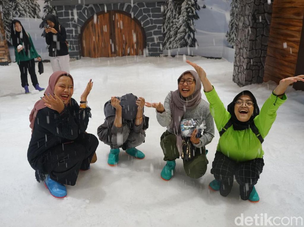 Kemeriahan Trans Studio Cibubur dalam Semarak HUT Transmedia Kemeriahan Trans Studio Cibubur dalam Semarak HUT Transmedia