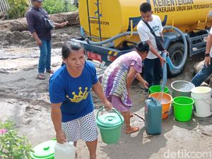 Korban Banjir Bandang di Sigi Krisis Air Bersih