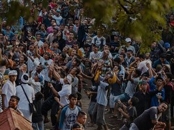 Video: Perang Topat, Simbol Harmonisasi Warga Hindu dan Islam di Lombok Barat