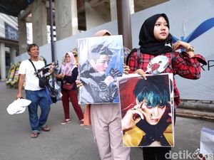 Penjual Makin Membludak ke Jalanan Jelang EXO Tampil di HUT Transmedia