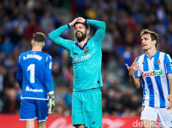 Barcelona mempertanyakan pelanggaran ke Gerard Pique saat melawan Real Sociedad tak direview VAR. ( Foto: Juan Manuel Serrano Arce/Getty Images) Barcelona mempertanyakan pelanggaran ke Gerard Pique saat melawan Real Sociedad tak direview VAR. ( Foto: Juan Manuel Serrano Arce/Getty Images)