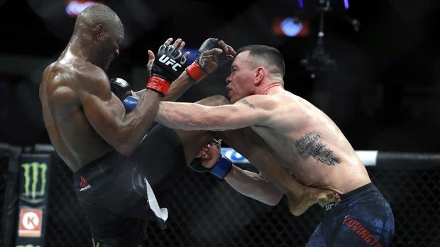 LAS VEGAS, NEVADA - DECEMBER 14: UFC welterweight champion Kamaru Usman (L) kicks Colby Covington in their welterweight title fight during UFC 245 at T-Mobile Arena on December 14, 2019 in Las Vegas, Nevada. Usman retained his title with a fifth-round TKO.   Steve Marcus/Getty Images/AFP