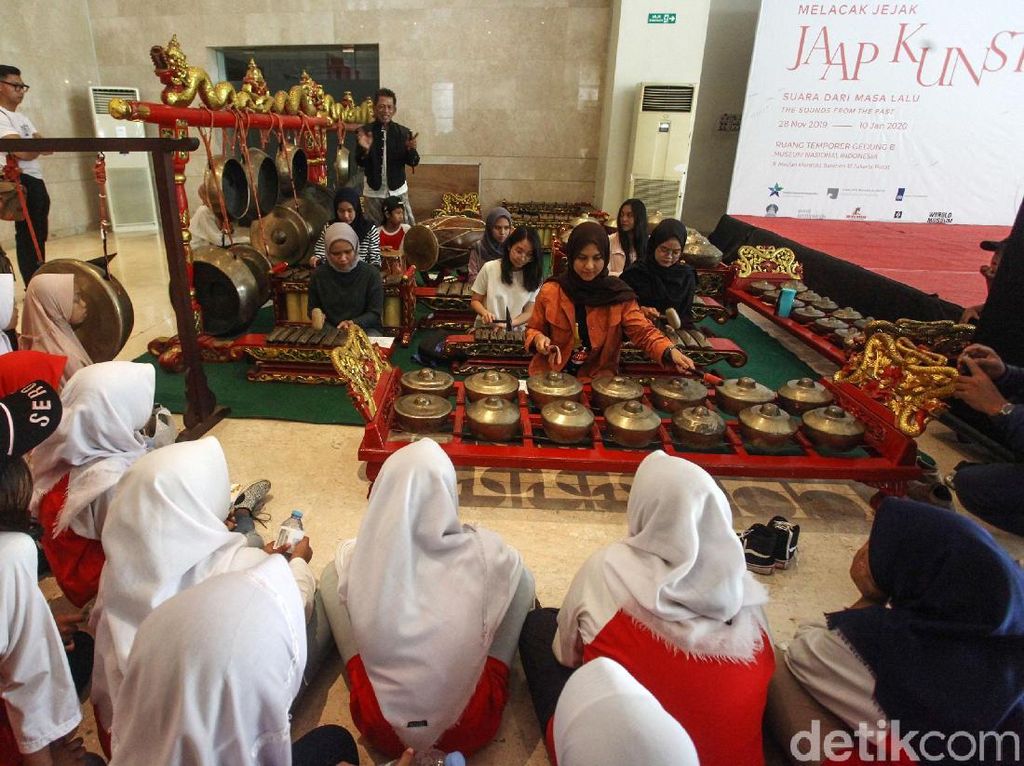 Kemendikbudristek Gelar Lomba Inovasi Musik 2021 dengan Hadiah 21 Juta, Siswa Bisa Ikut! Kemendikbudristek Gelar Lomba Inovasi Musik 2021 dengan Hadiah 21 Juta, Siswa Bisa Ikut!
