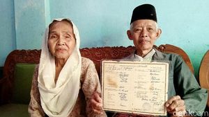 Bikin Baper! Ini Kakek-Nenek Romantis di KA Prameks yang Viral