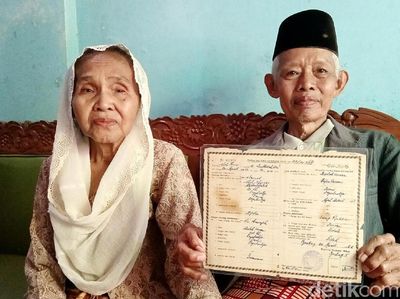 Bikin Baper! Ini Kakek-Nenek Romantis di KA Prameks yang Viral