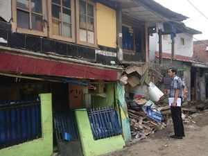 Rumah di Matraman Ambruk Gegara Proyek, Pemprov DKI Janjikan Perbaikan Rumah di Matraman Ambruk Gegara Proyek, Pemprov DKI Janjikan Perbaikan