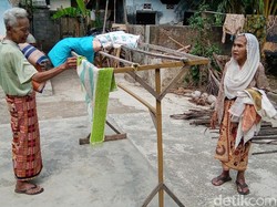 Kakek-Nenek Viral di KA Prameks di Mata Anak: Mesra Terus dari Dulu!