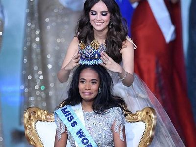 Potret Wajah Haru Toni-Ann Singh, Juara Miss World 2019