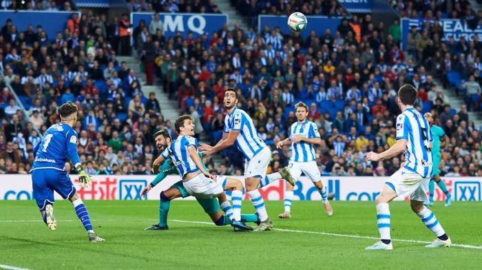 Gerard Pique mendapatkan ganjalan namun wasit tak menunjuk titik putih (Foto: Juan Manuel Serrano Arce/Getty Images) Gerard Pique mendapatkan ganjalan namun wasit tak menunjuk titik putih (Foto: Juan Manuel Serrano Arce/Getty Images)