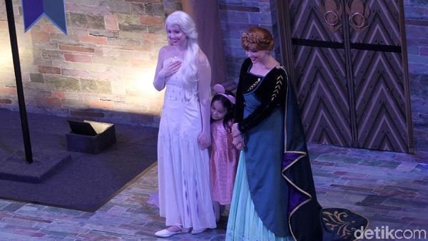 Elsa dan Anna Sapa Anak-anak di Jakarta