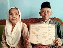 Menemui Kakek-Nenek yang Viral Gegara So Sweet Banget di KA Prameks