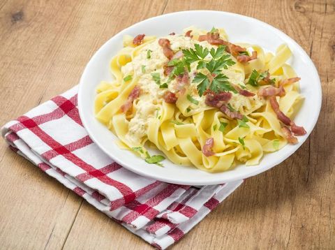 Resep Bekal Sekolah: Fettuccine Carbonara Lezat dan Mudah 