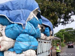 Kelebihan Muatan, Puluhan Truk di Malang Terjaring Razia