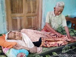 So Sweet! Kakek-Nenek Romantis di KA Prameks: Mesra di Mana Pun