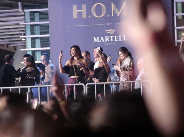 Luna Maya Joget di DWP 2019, Asyik Banget!