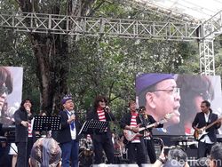 Totalitas Artis Pendatang Baru Elek Yo Band Edhy Prabowo, Pakai Wig!